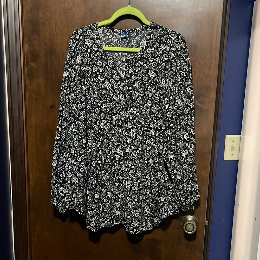 Floral Black and White Women's Top
